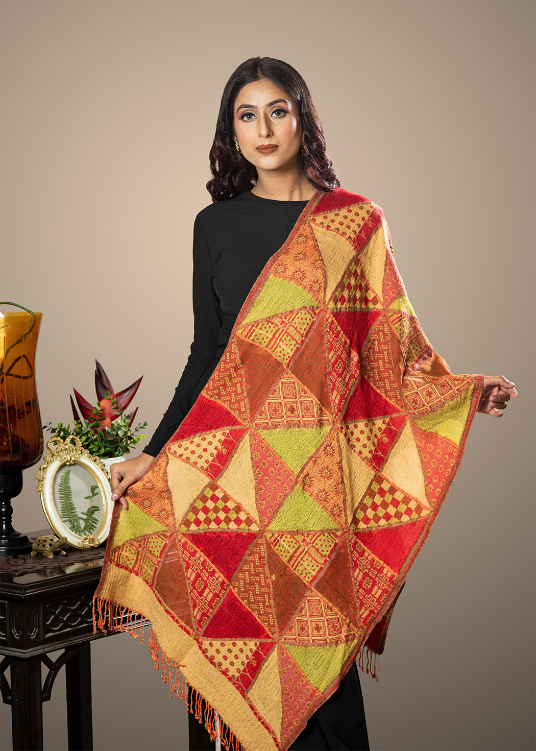 Masudh unisex stole with distinctive diagonal pattern, multicolour