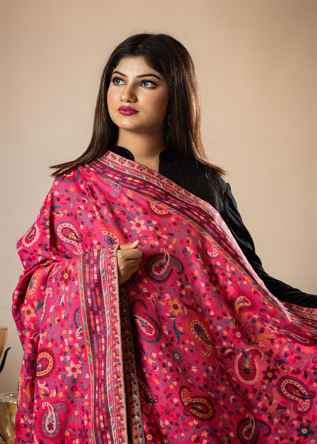 Masudh women's shawl  with paisley & floral pattern all over in woollen fabric, pink