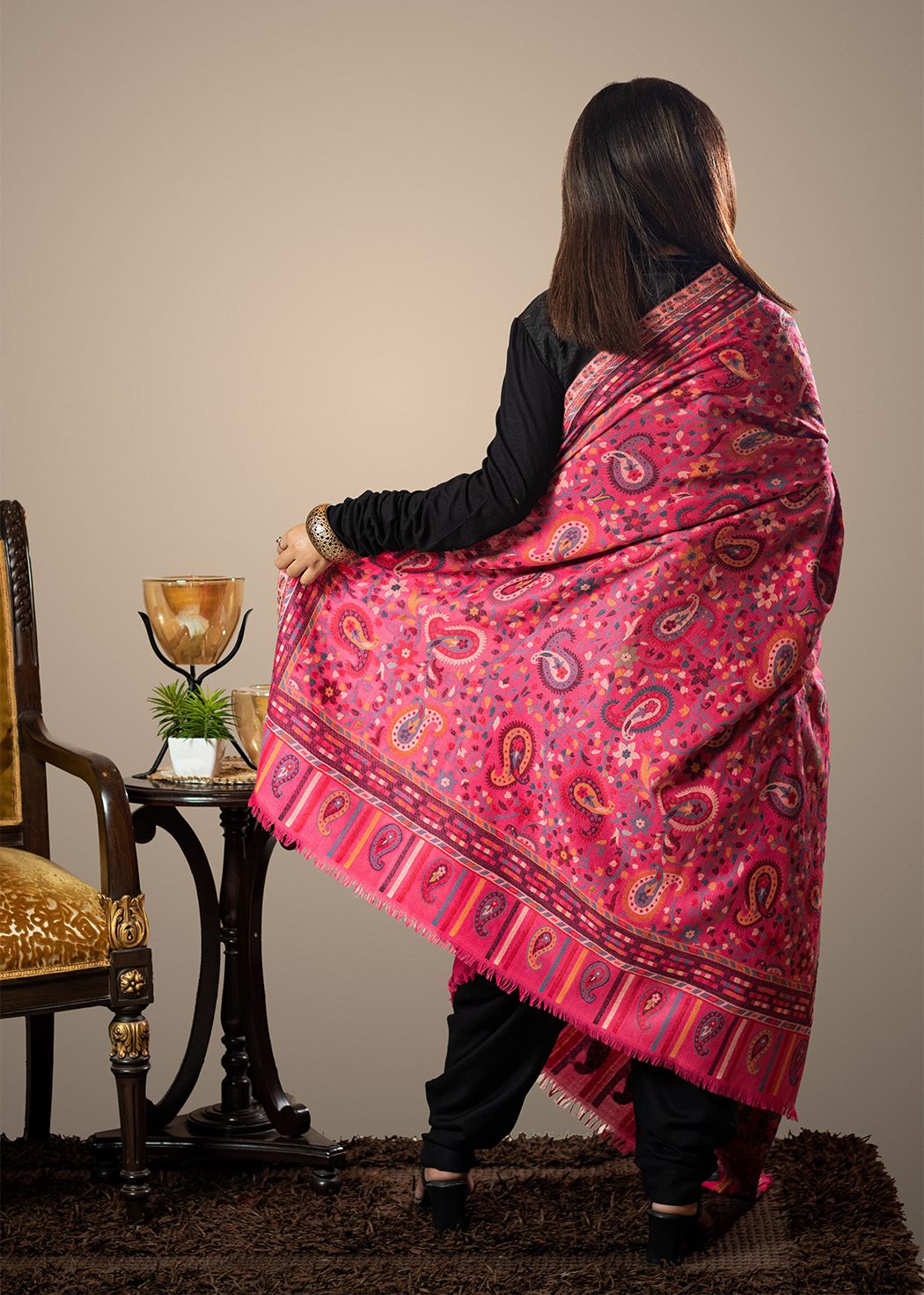 Masudh women's shawl  with paisley & floral pattern all over in woollen fabric, pink