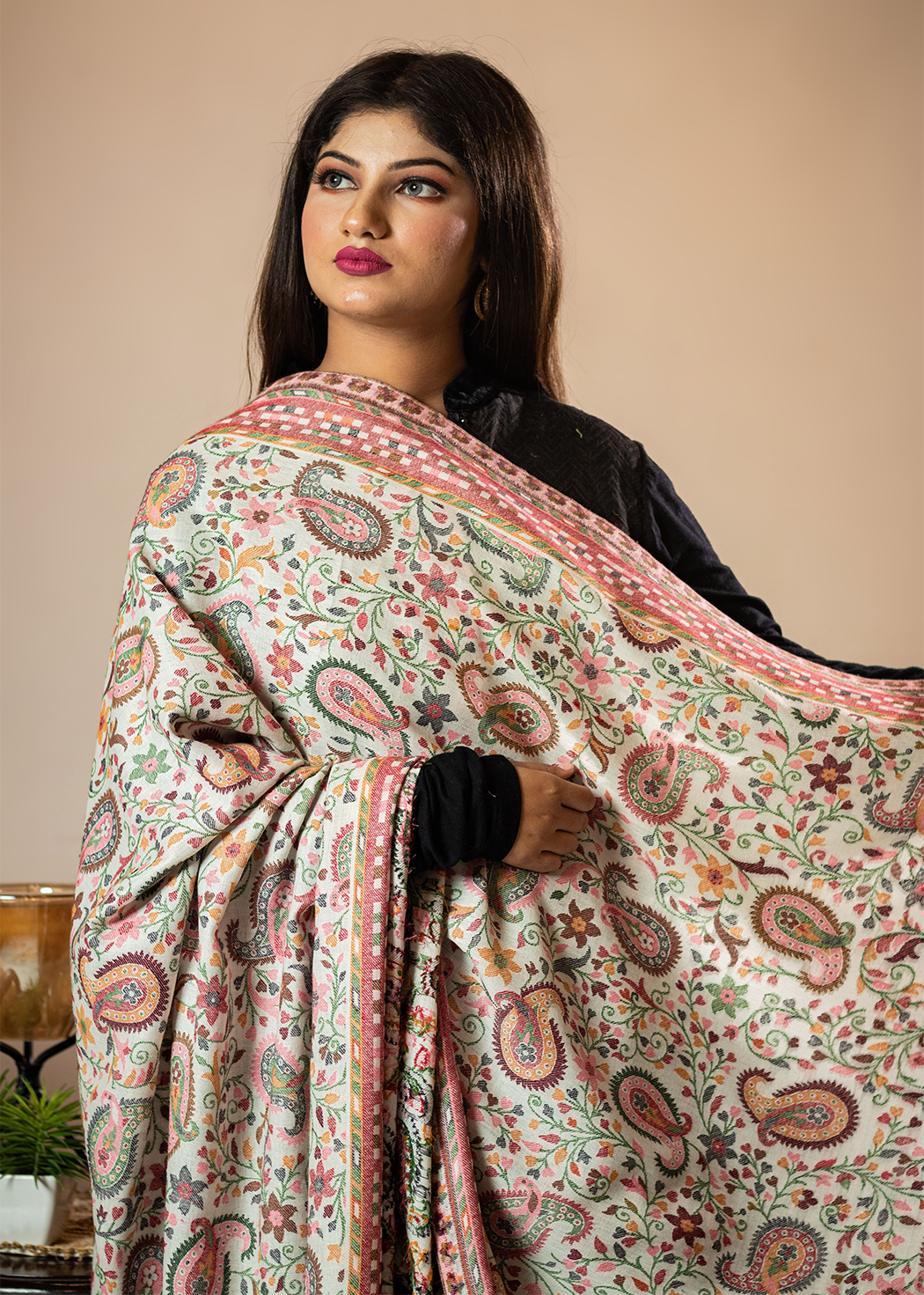 Masudh women's shawl with paisley & floral pattern all over in woollen fabric, white