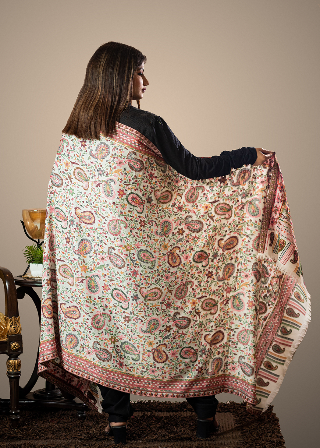 Masudh women's shawl with paisley & floral pattern all over in woollen fabric, white