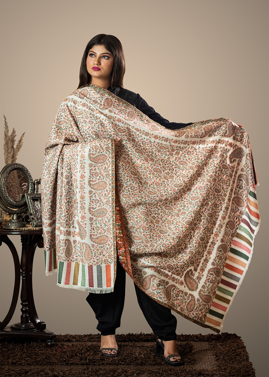 Masudh women's shawl with paisley & floral pattern all over in woollen fabric, white