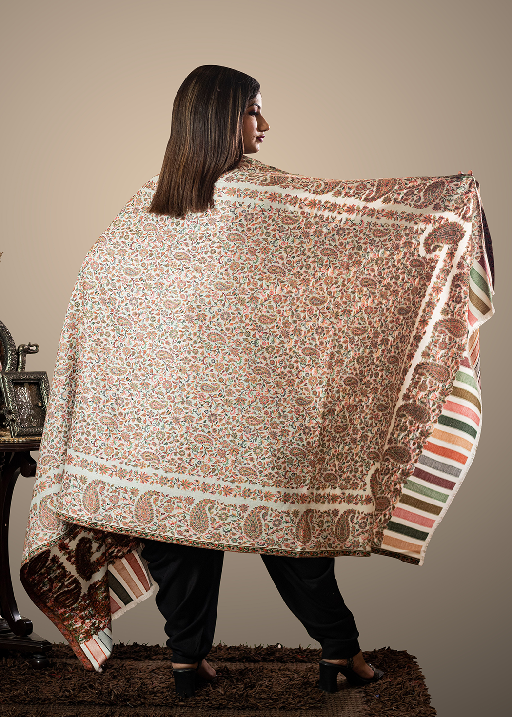 Masudh women's shawl with paisley & floral pattern all over in woollen fabric, white