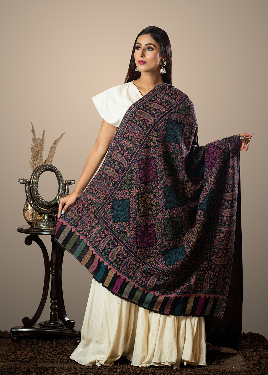 Masudh women's shawl perfect blend of ethnic paisley & floral work in woollen fabric