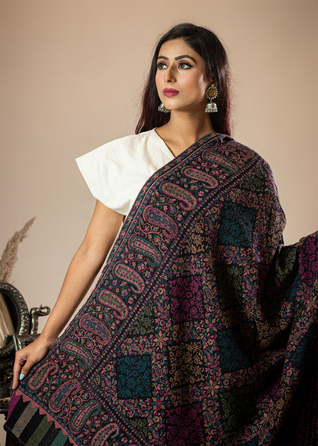 Masudh women's shawl perfect blend of ethnic paisley & floral work in woollen fabric