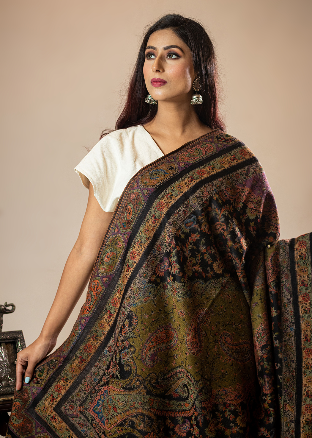 Masudh women's shawl perfect blend of ethnic paisley & floral work in woollen fabric