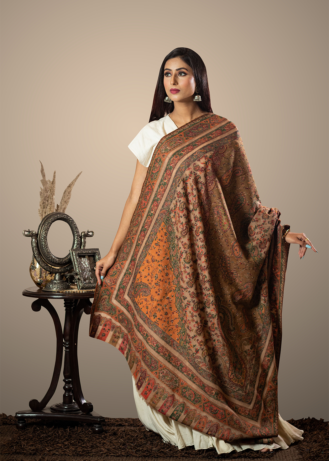 Masudh women's shawl perfect blend of ethnic paisley & floral work in woollen fabric