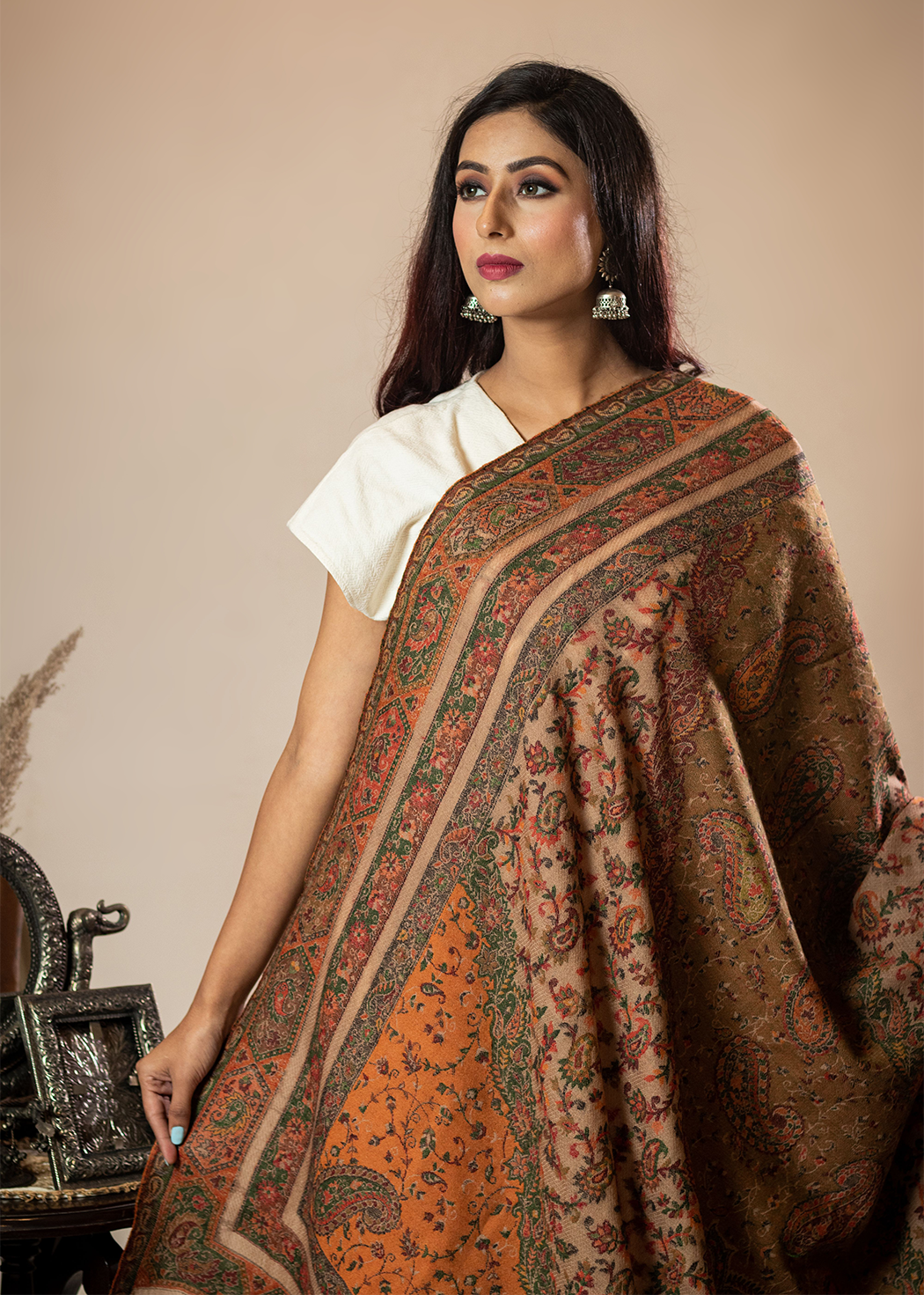 Masudh women's shawl perfect blend of ethnic paisley & floral work in woollen fabric